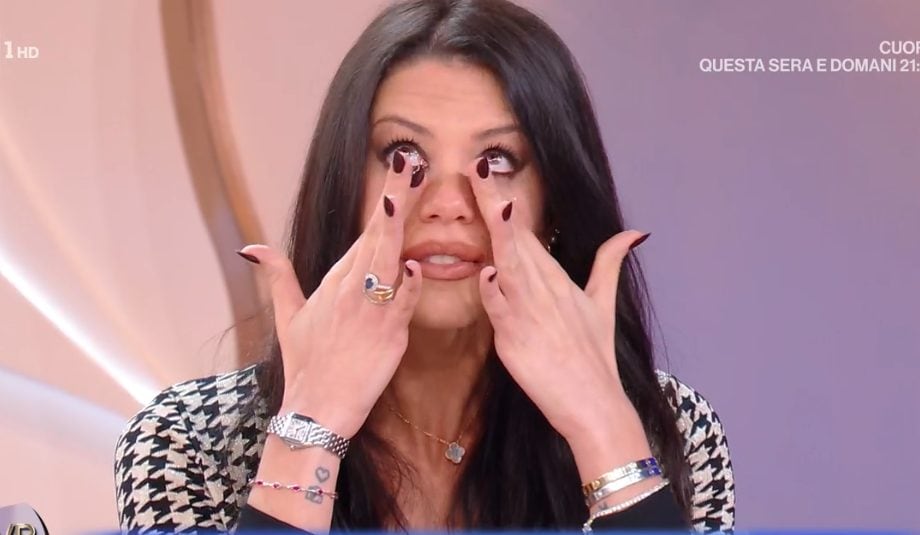 Antonella Fiordelisi in lacrime: "Non vedo mia sorella da cinque anni, sono diventata zia e non lo sapevo"