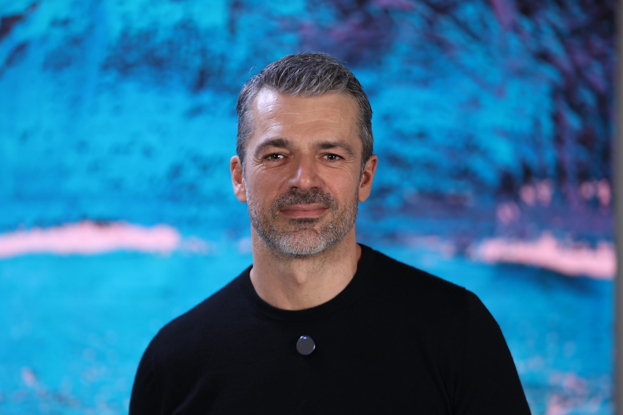 Luca Argentero: "Con i miei figli uso la regola dei 5 giorni. Signorini e il GF? Troppo basso per un commento"