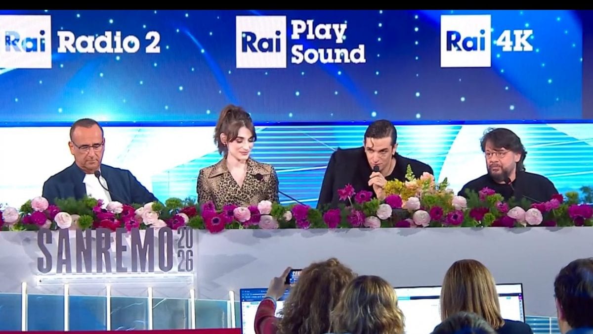 Carlo Conti e i co–conduttori della seconda serata di Sanremo 2026