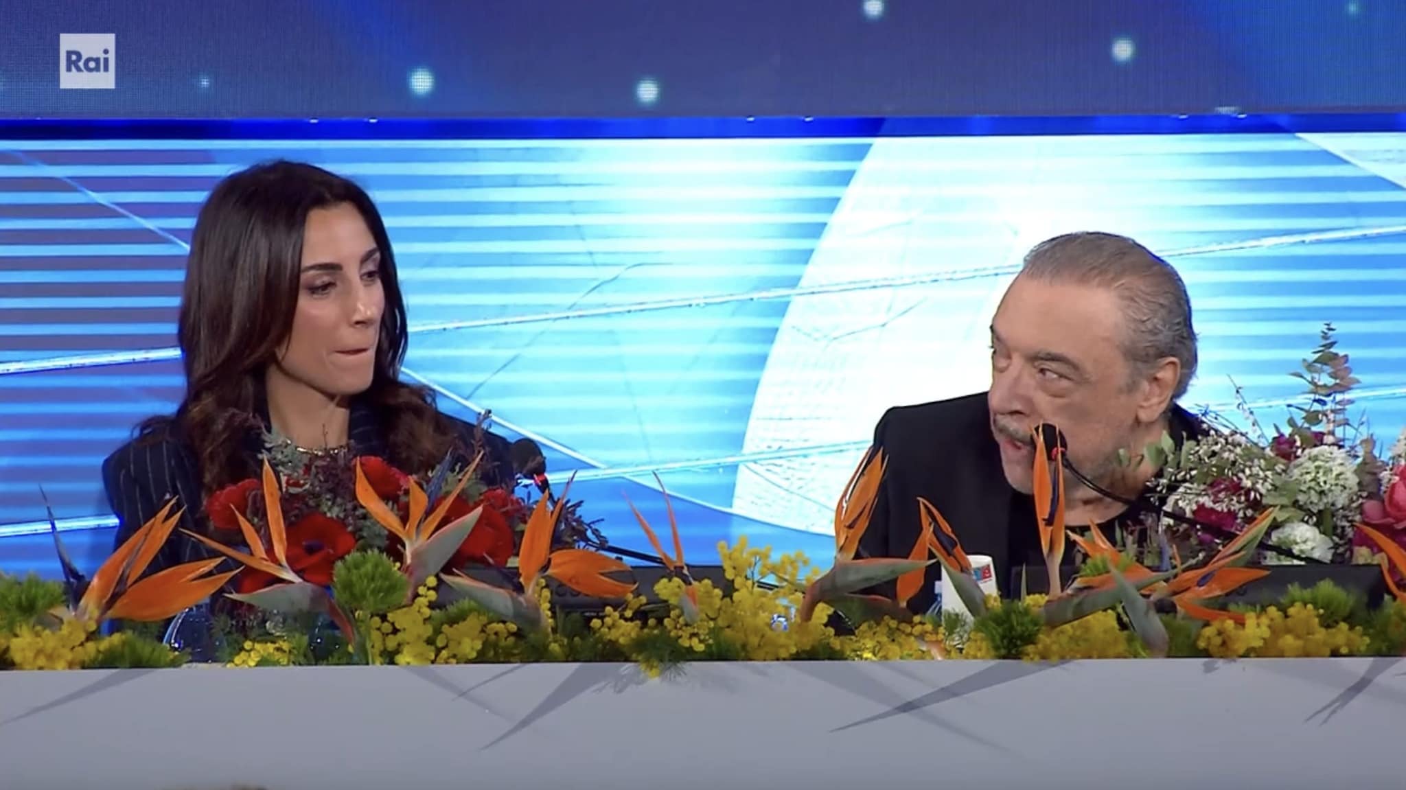 Sanremo 2026, in diretta la finale oggi: news, cantanti e ospiti, Conti "potrei restare io nel 2027, lo dirò stasera"