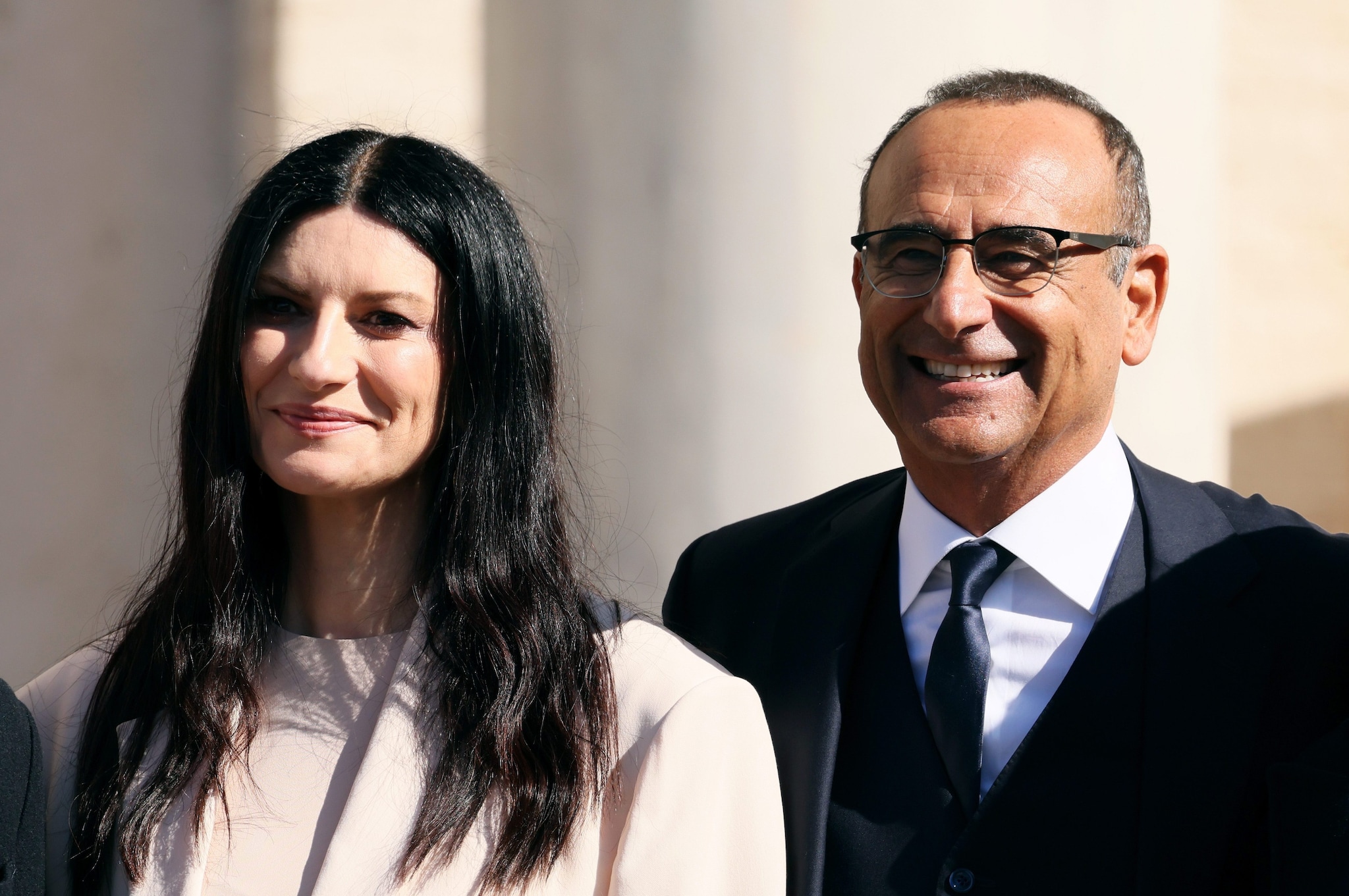 Tutti i co-conduttori di Sanremo 2026: chi affiancherà Carlo Conti e Laura Pausini nelle cinque serate