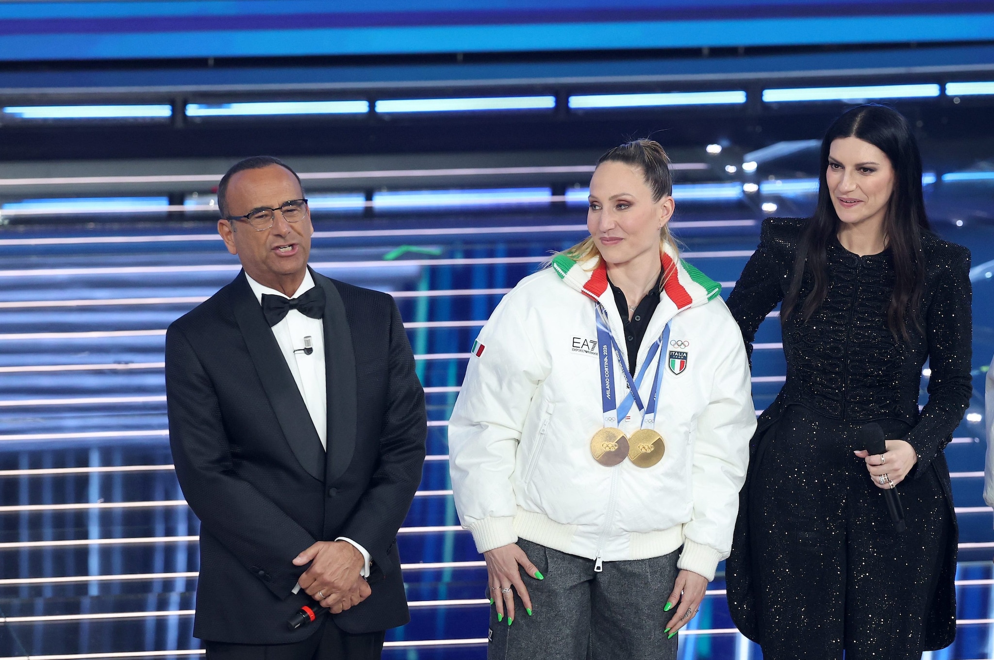 Carlo Conti non si scusa per il 'mamma d'oro' a Lollobrigida: "Sono stato cresciuto solo da una donna"