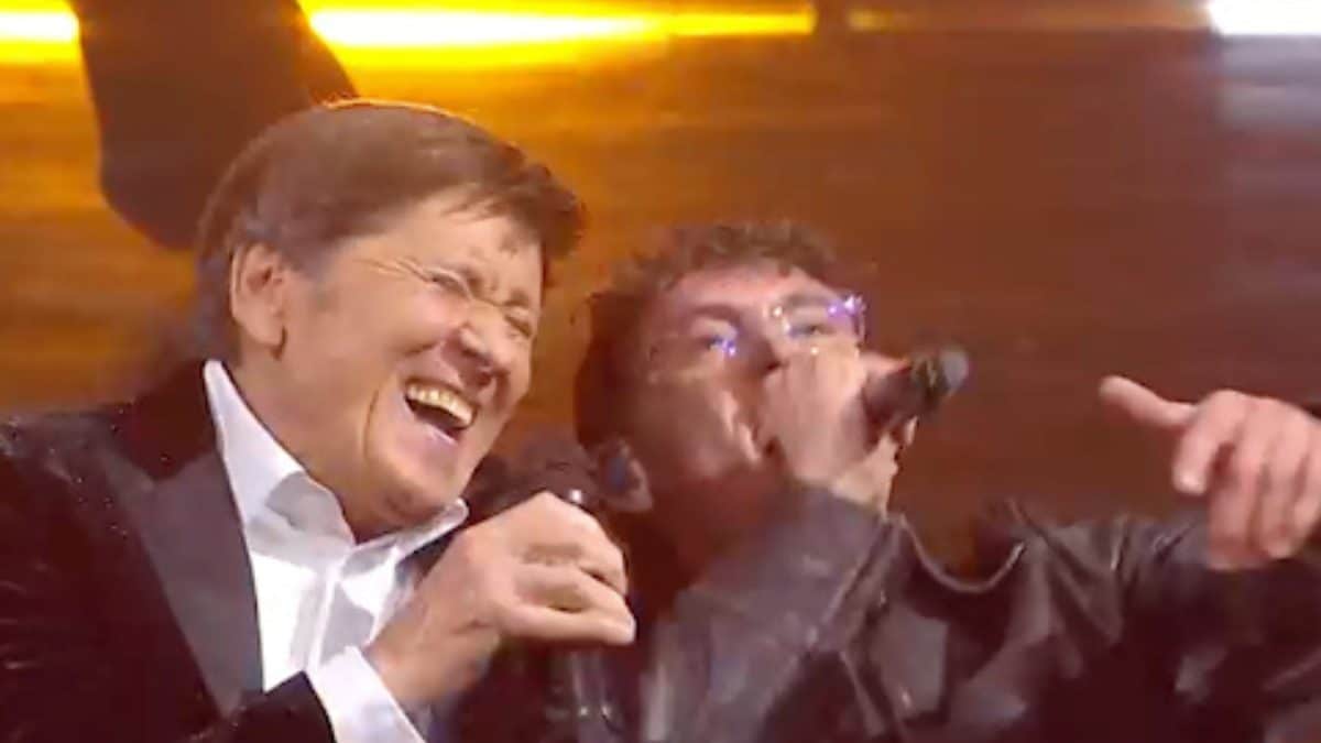 Gianni Morandi sorprende il figlio Tredici Pietro sul palco di Sanremo: "Me lo porterò dentro per sempre"