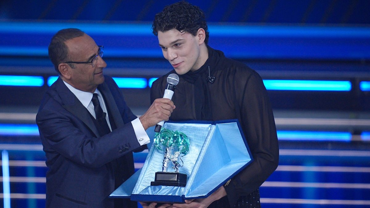 Nicolò e il passaggio di testimone a Sanremo: dall'eliminazione di Amadeus ad Amici alla premiazione di Carlo Conti