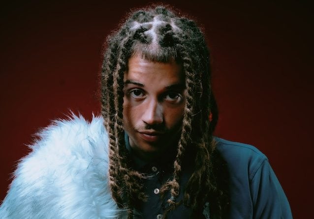 Il testo e il significato di Tu mi piaci tanto di Sayf a Sanremo 2026: una canzone che "è come una supposta"