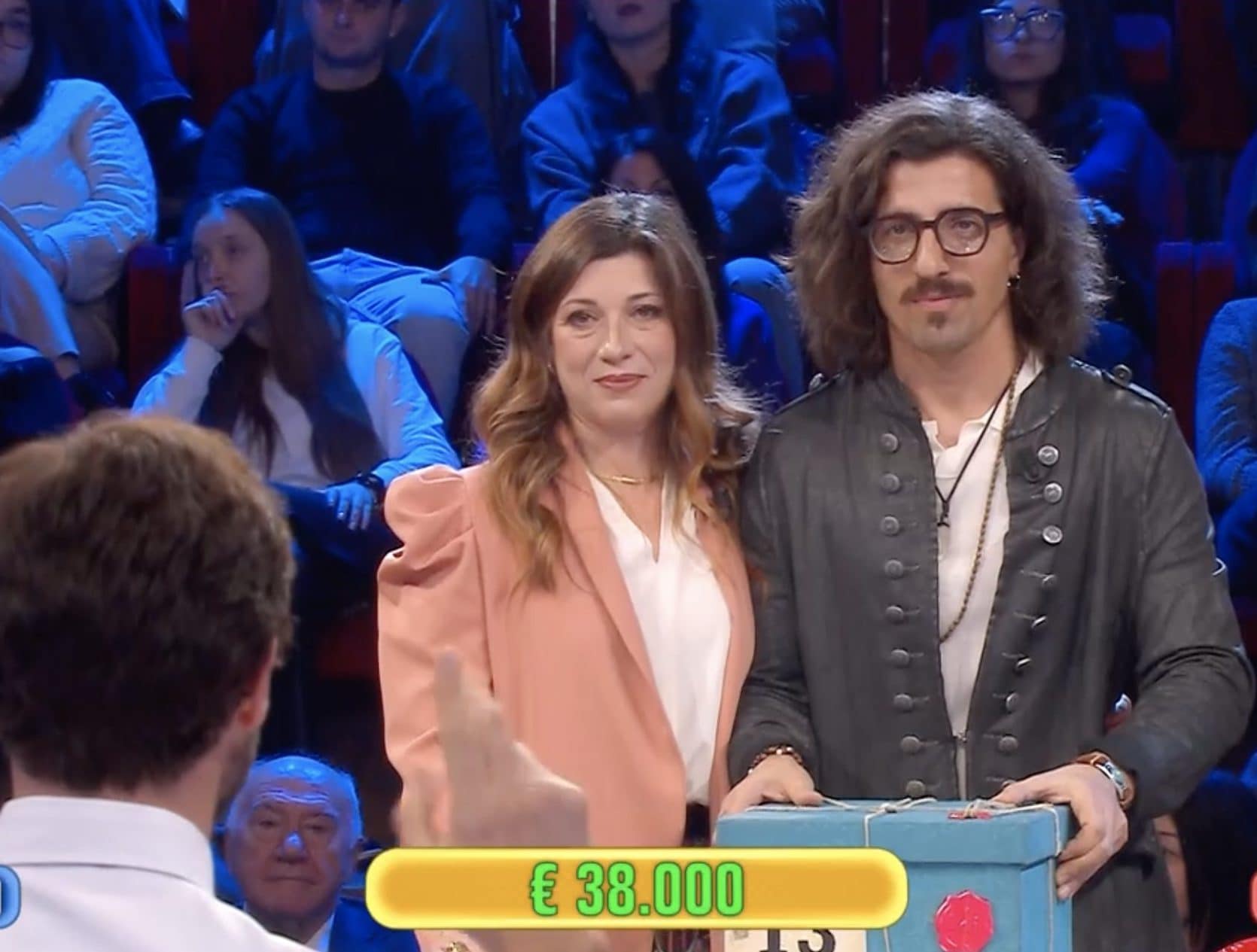 La beffa per Jonathan ad Affari Tuoi: accetta l'offerta e butta via un pacco che valeva cinque volte la vincita