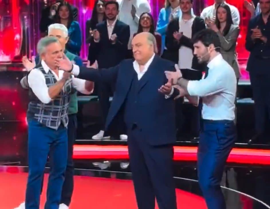Gerry Scotti a STEP con Stefano De Martino, l'imitazioni di Claudio Lauretta nella nuova stagione