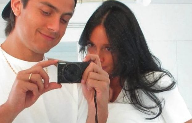 Oriana Sabatini incinta: "Mentirei se dicessi che sto bene. Nostra figlia nascerà in Italia, così Dybala ci sarà"