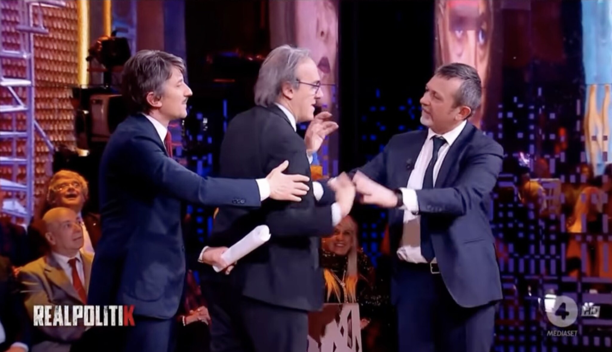 A Realpolitik Bonelli regala la spilla ICE OUT a Del Mastro, la replica: "La prendo a una sola condizione"