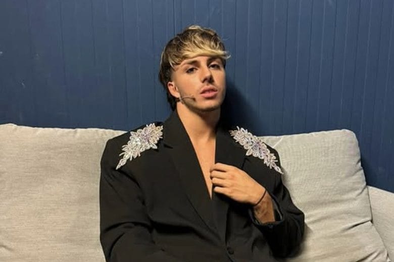 Mattia Zenzola di Amici: "Bullizzato per i capelli lunghi e lo smalto, mi colpirono alle spalle facendomi cadere"