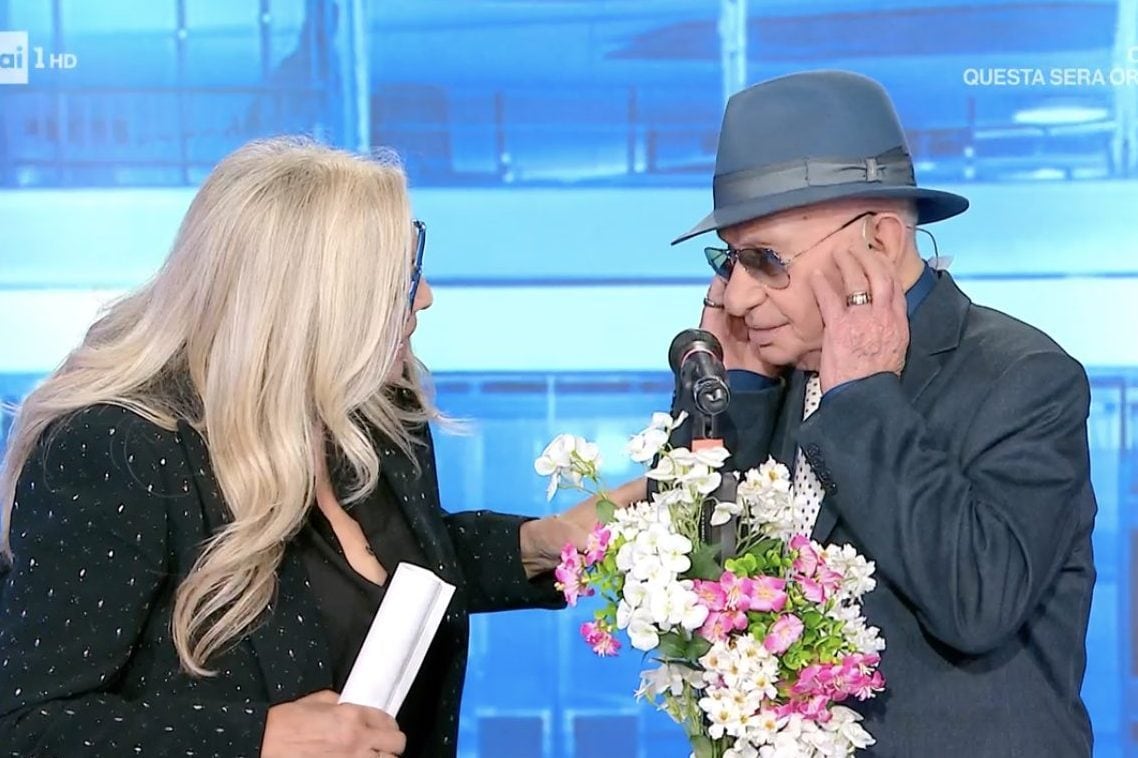 Problemi di audio a Domenica In, Nicola Di Bari a Mara Venier: "Non sento la tua voce, non so cosa succede"