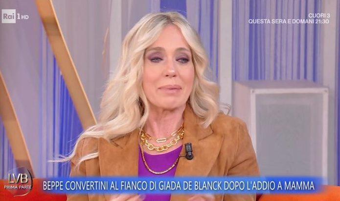 Brigitta Boccoli in lacrime: "Ho perso mia madre un anno fa, mi sento sola.  Papà è stato tremendo e assente"