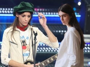 Lucio Corsi ha una nuova fidanzata, il gossip sul cantante: chi è la modella Cloe Simoncioni