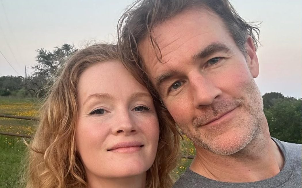 James Van Der Beek ha rinnovato le promesse nuziali con la moglie Kimberly prima di morire, la cerimonia a letto