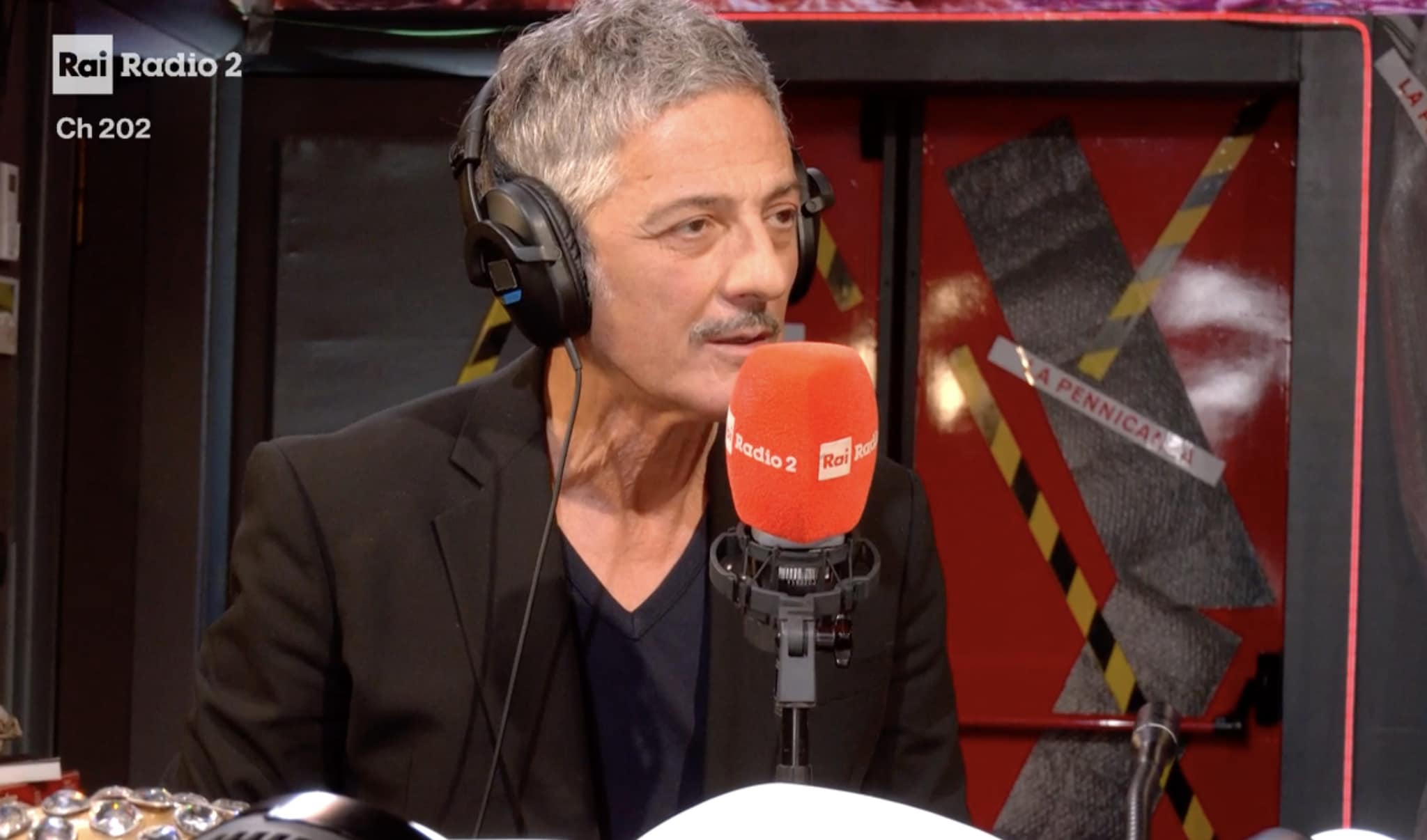 Fiorello risponde a Pucci: "Far incazzare uno pseudo-comico vale la medaglia d'oro, con me ce l'ha pure Pier Silvio"