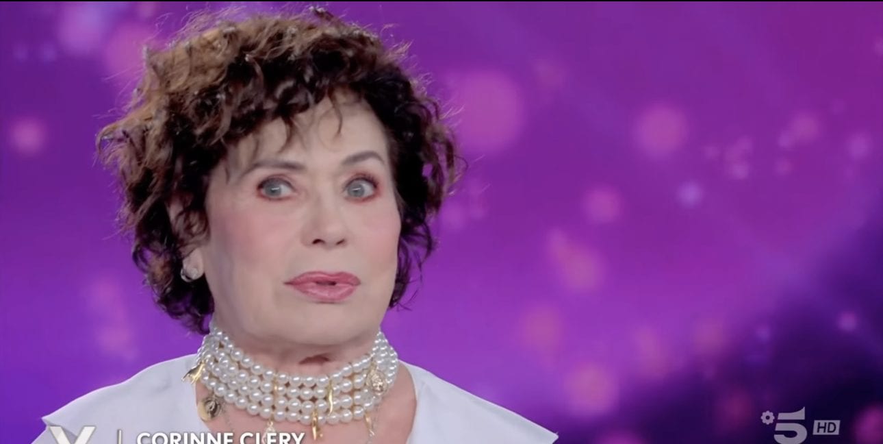 Corinne Clery: "Un team di avvocati mi difende dalle pretese di mio figlio. Non lo vedo da 9 anni"