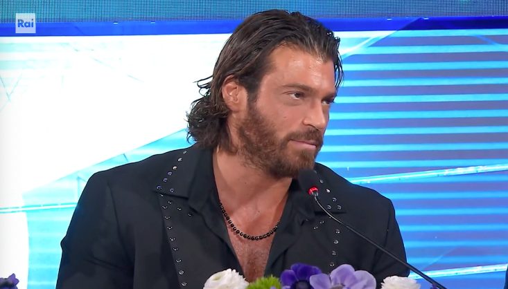 Can Yaman a Sanremo 2026: "Se canto mi arrestano di nuovo in Turchia. Nessun caso droga, sono risultato negativo"