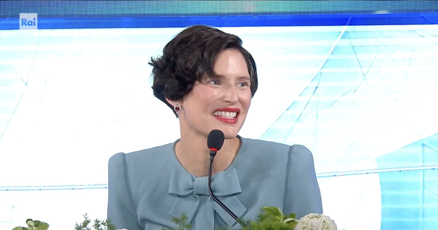 Bianca Balti in conferenza a Sanremo: "Ho una mutazione genetica che potrebbero avere anche le mie figlie"