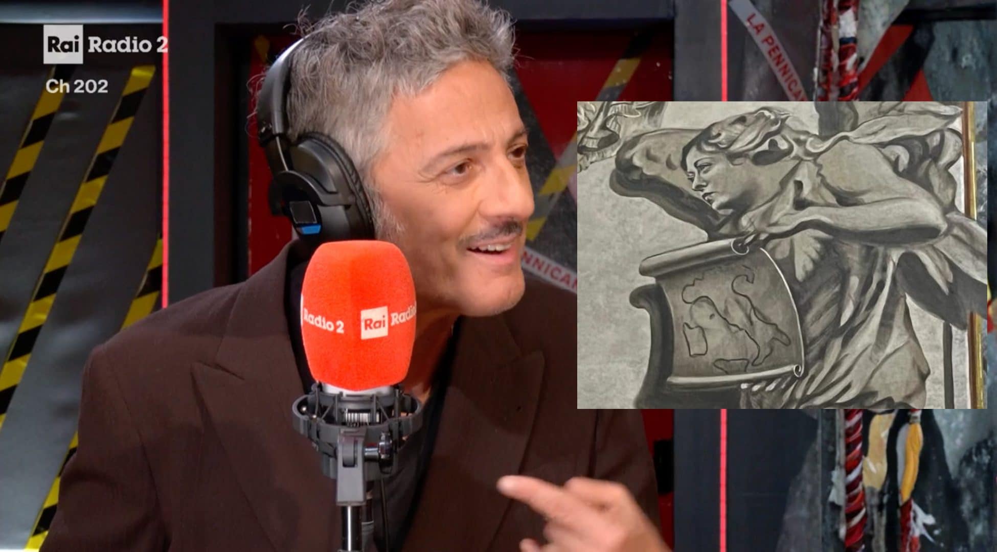Fiorello e la satira sull'Angelo della Meloni: "C'era la fila in chiesa, ma per pregare o per vederla?"