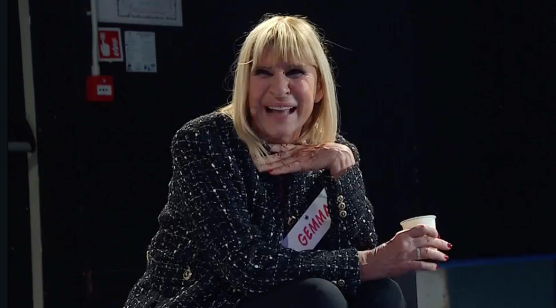 La crisi di Gemma Galgani nello studio di Uomini e Donne: piange, sbatte i piedi e poi si sente male