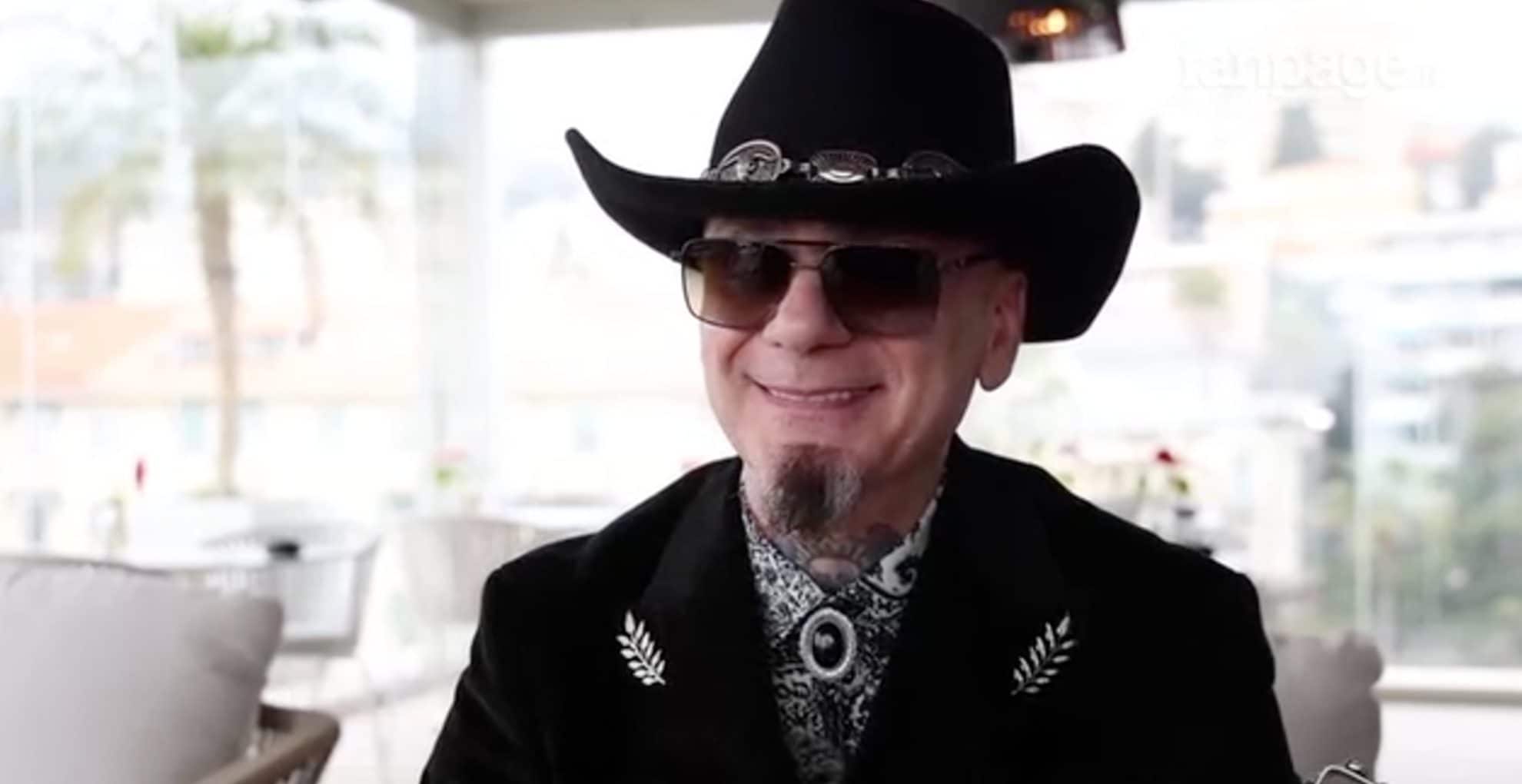 Per J-Ax i politici sono come gli assistenti degli attori porno: "Fanno i flaffer della finanza"