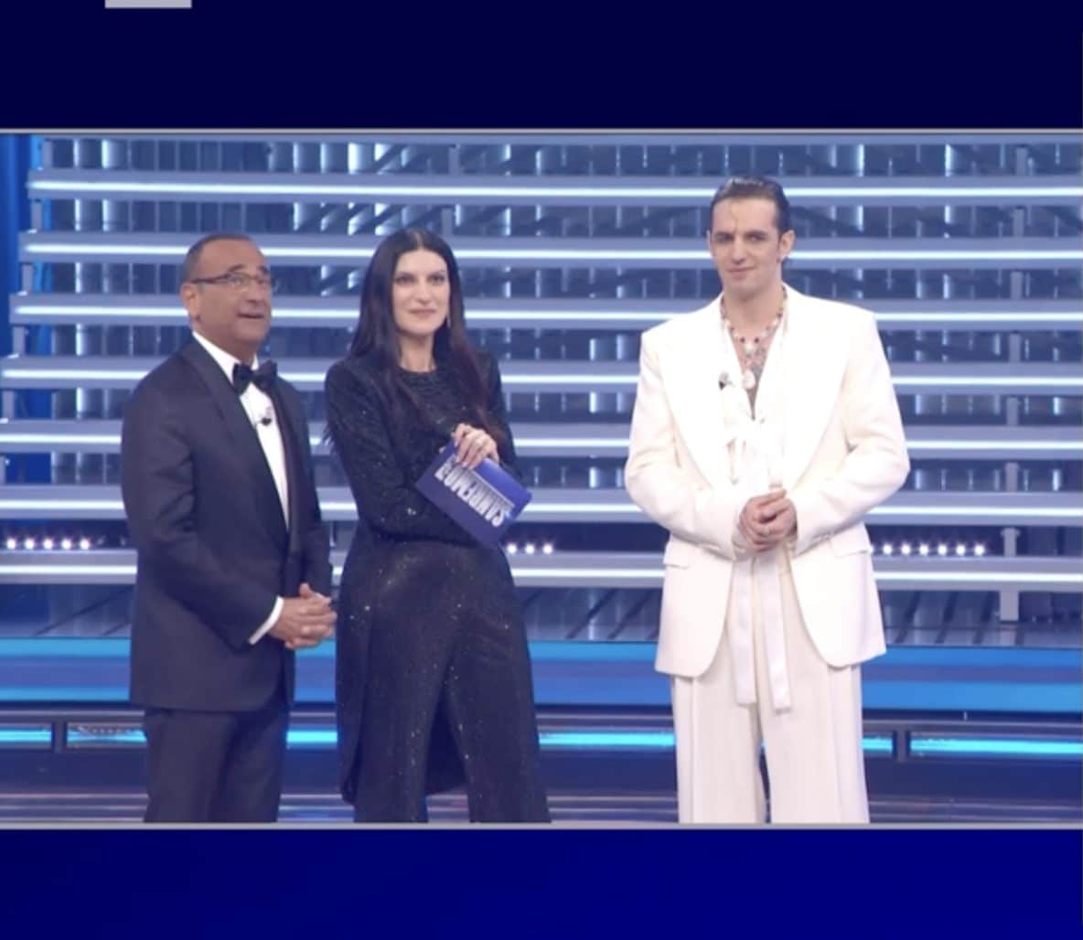 Sanremo 2026 in diretta: scaletta di cantanti e ospiti, attesa l'esibizione di Achille Lauro e Laura Pausini, aperto il televoto