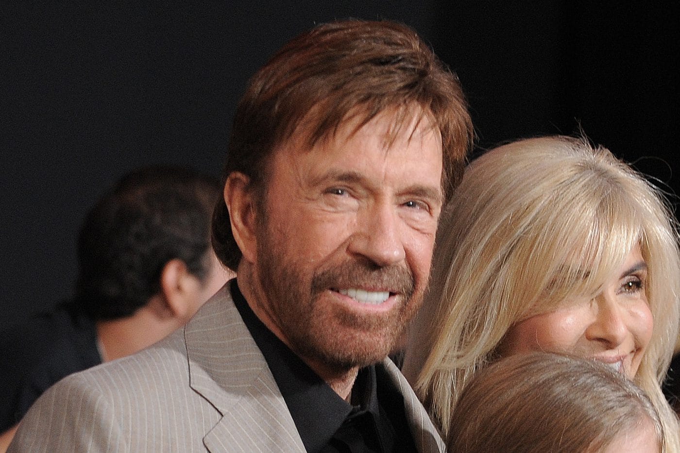La vita privata di Chuck Norris, due matrimoni e una figlia illegittima conosciuta solo da adulta