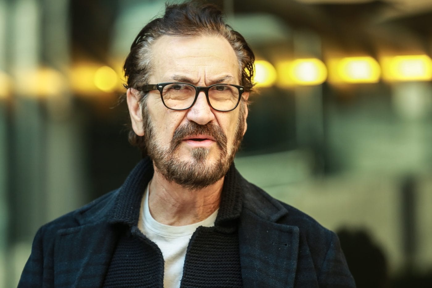 Incidente per Marco Giallini, frattura a una gamba nei giorni di riprese di Rocco Schiavone