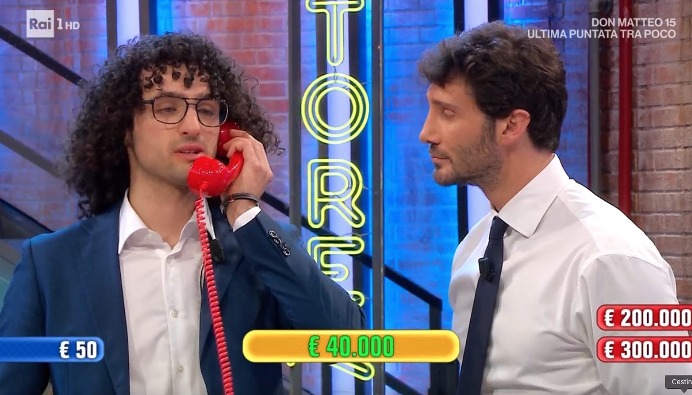 Nicolò ad Affari Tuoi accetta l'offerta troppo presto: "Conosco il sacrificio", ma aveva 300mila euro