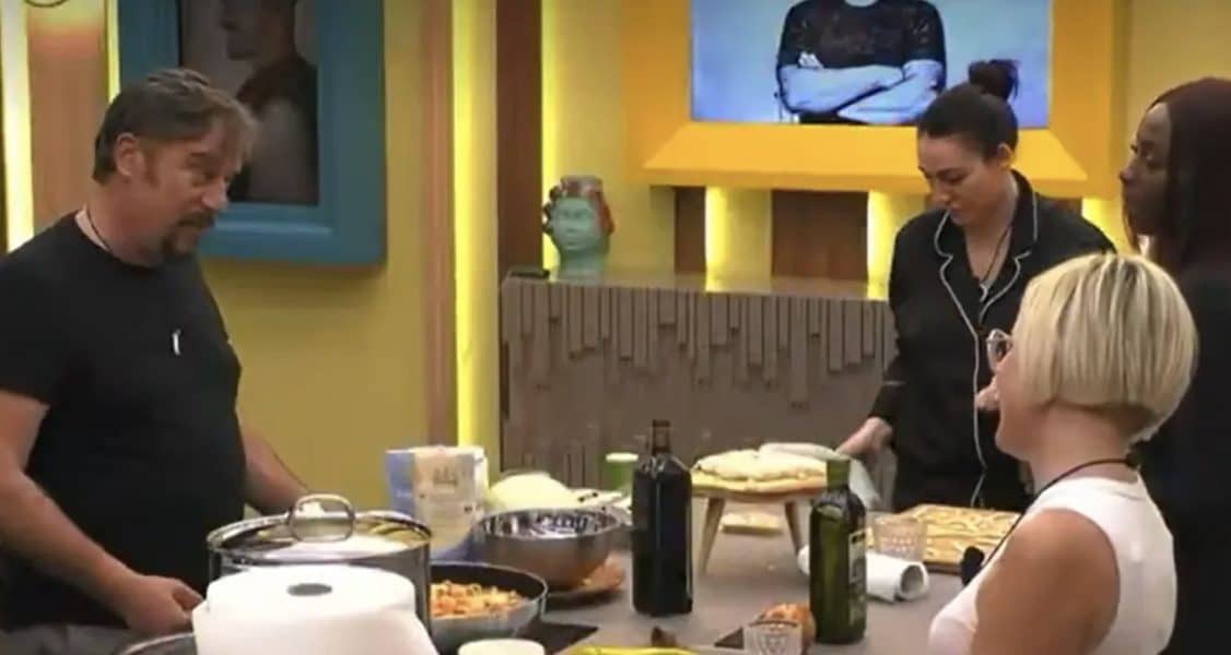 "Posso abusare di te?", la domanda shock di Dario Cassini ad Antonella Elia al GF Vip