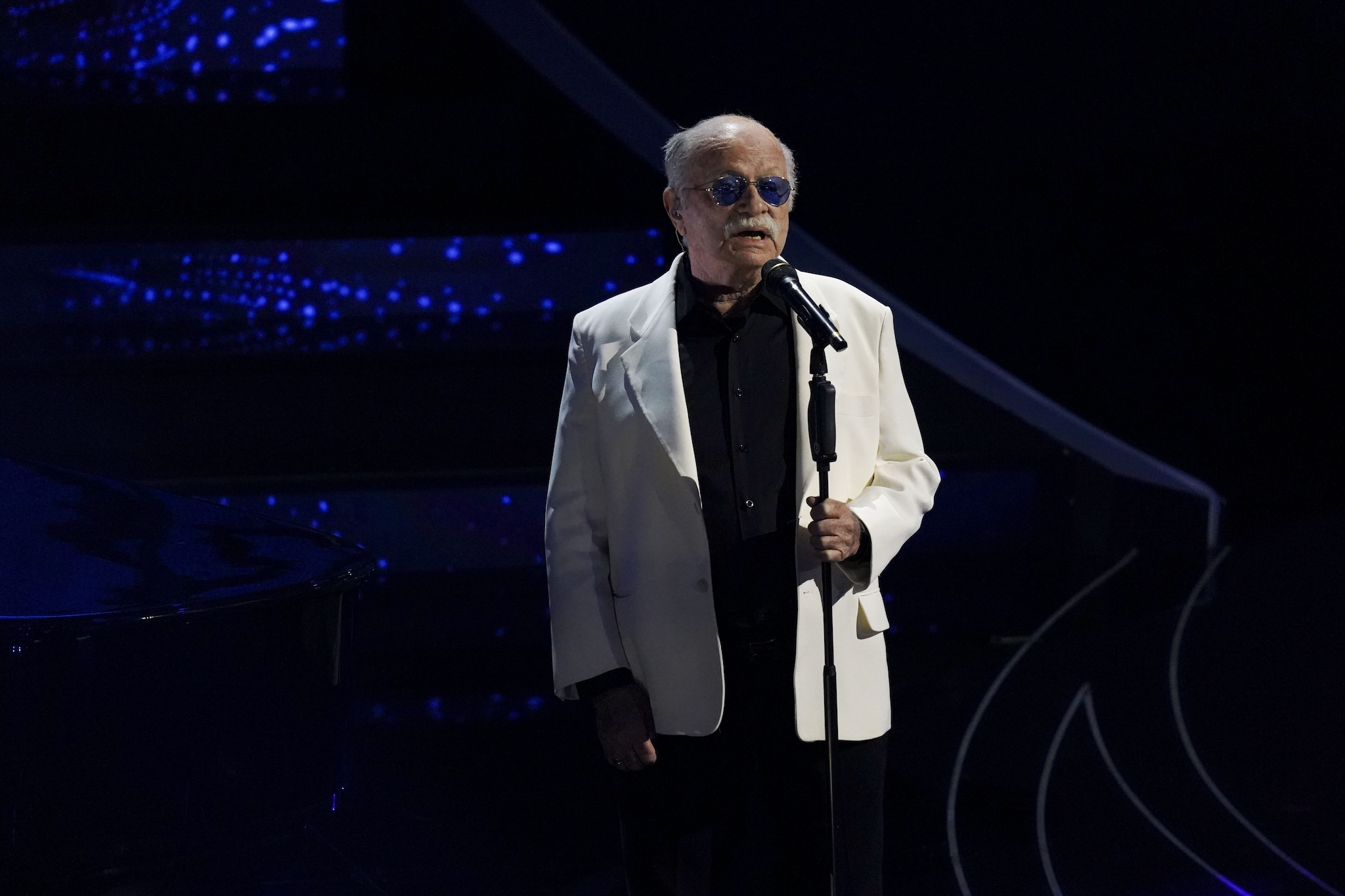 Cambia il palinsesto Rai per la morte di Gino Paoli: cancellati programmi per l'omaggio al cantante