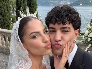 De Lellis risponde a Tony Effe sul matrimonio e pubblica un bacio tra il trapper e un altro uomo