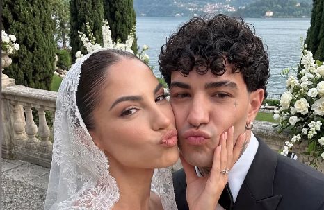 De Lellis risponde a Tony Effe sul matrimonio e pubblica un bacio tra il trapper e un altro uomo