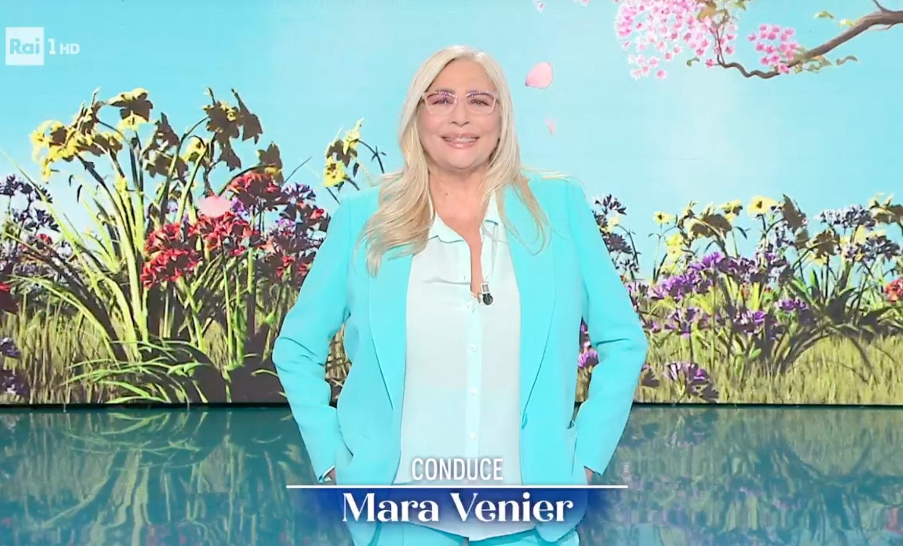 Mara Venier apre la puntata di Domenica In da sola, gli effetti immediati del caso Teo Mammucari