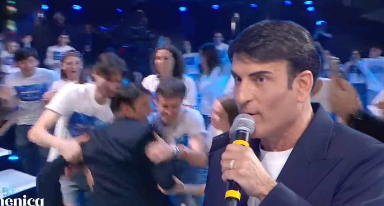 Sal Da Vinci cade in diretta a Domenica In, la reazione dopo l'incidente: "Ora finiremo su tutti i Tg"