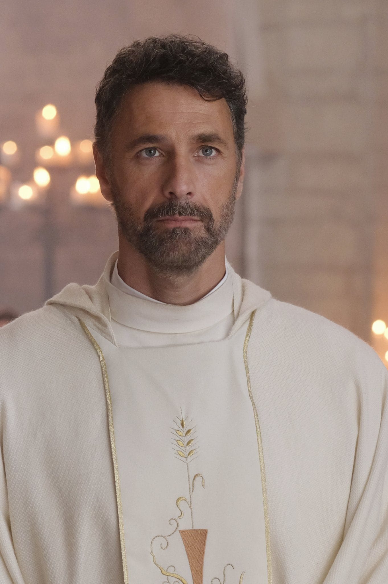 Raoul Bova è Don Massimo