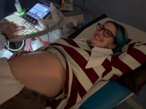 Rose Villain è incinta, l’annuncio con il nuovo brano Tuttaluce: “Ucciderò tutti i mostri per te”