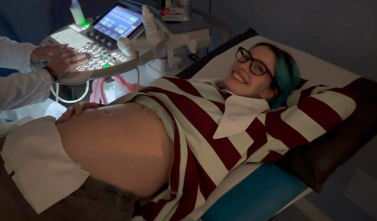 Rose Villain è incinta, l'annuncio con il nuovo brano Tuttaluce: "Ucciderò tutti i mostri per te"