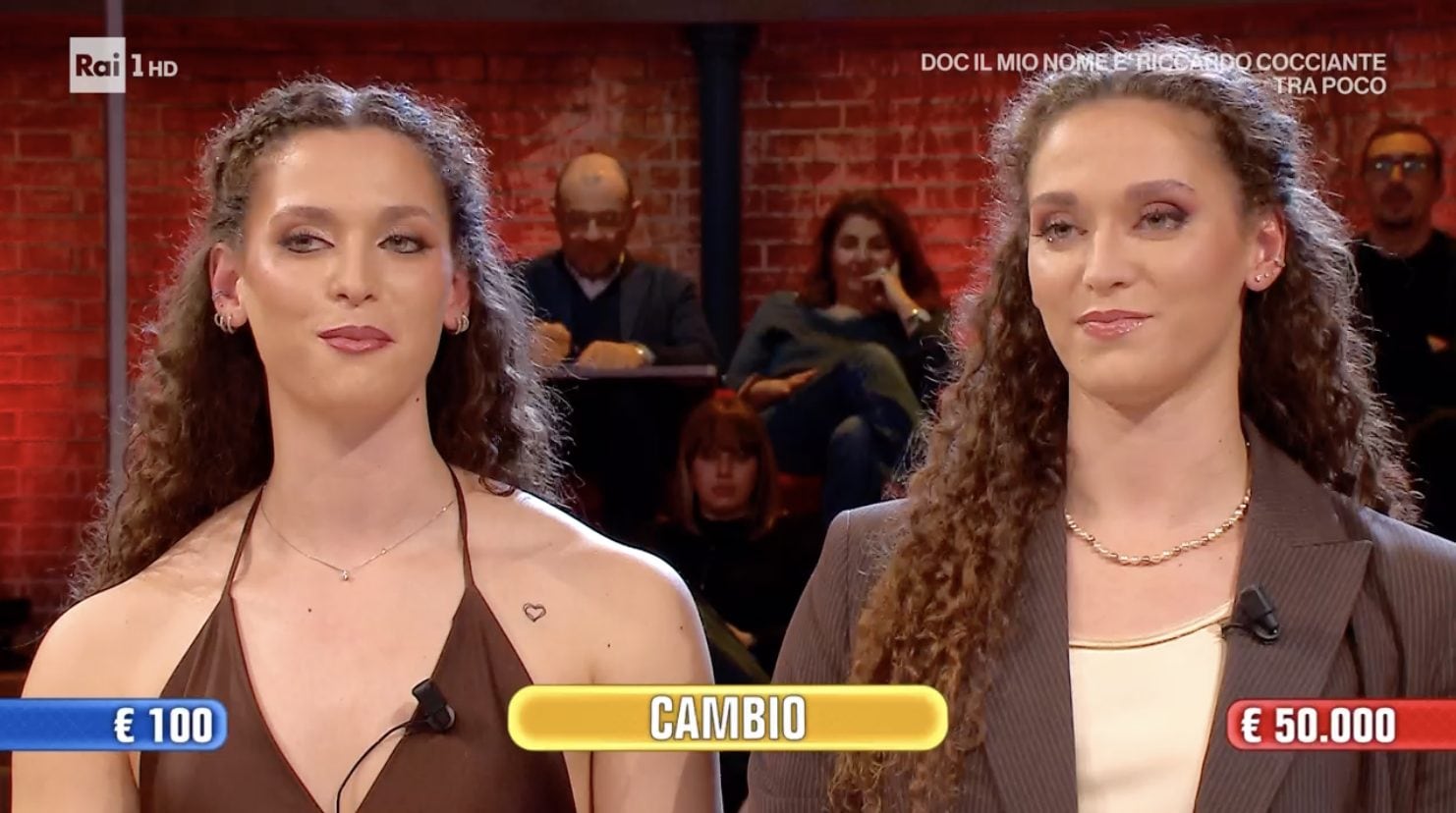 Ad Affari Tuoi, Ilaria e Letizia seguono il nonno: "Ha detto di prendere il pacco 5", cos'è successo nel finale