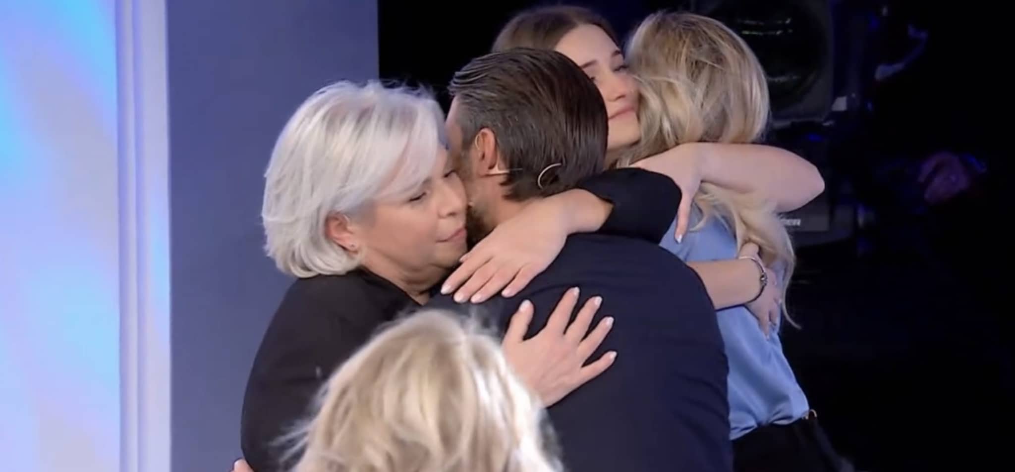 Il figlio sparisce dopo la morte del padre e la madre alla nuora: "Auguro che uno dei tuoi figli faccia lo stesso"