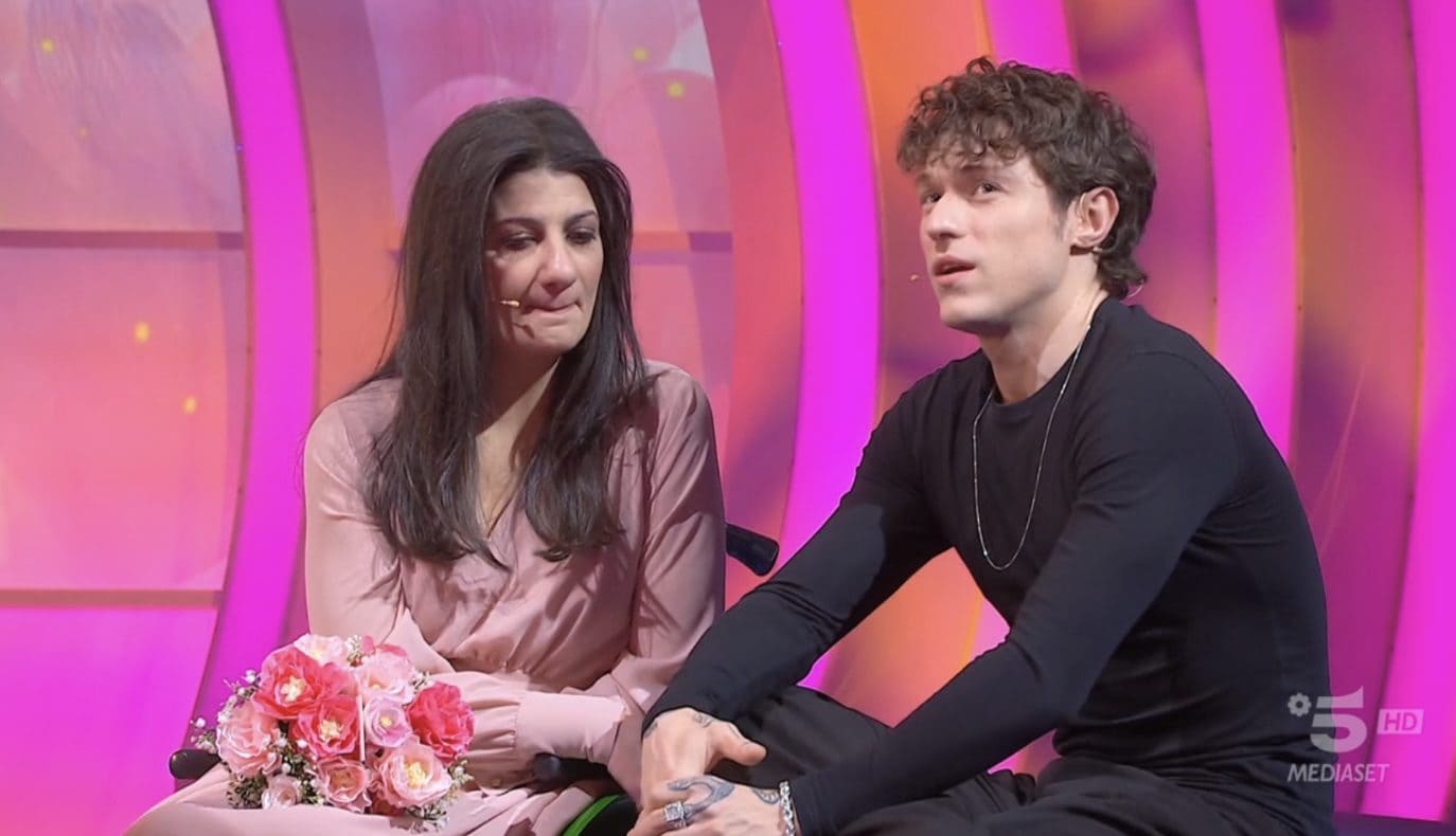 Gaetano sorprende la moglie Valentina, affetta da sclerosi multipla con Irama: "Non sei un peso, promettimelo"