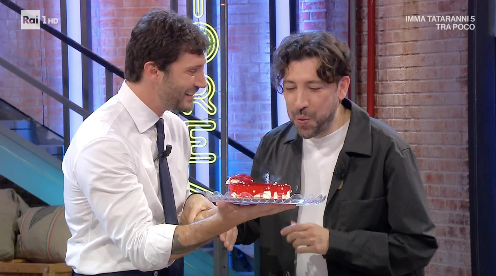 Herbert Ballerina festeggia il compleanno ad Affari Tuoi, la sorpresa di Stefano De Martino