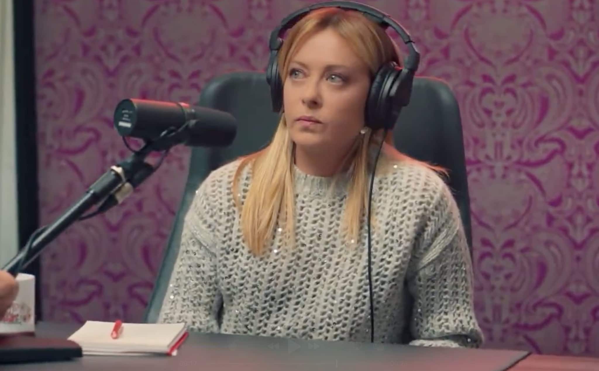 Meloni da Fedez, la premier sbotta nel dietro le quinte: "Santa Madonna!"