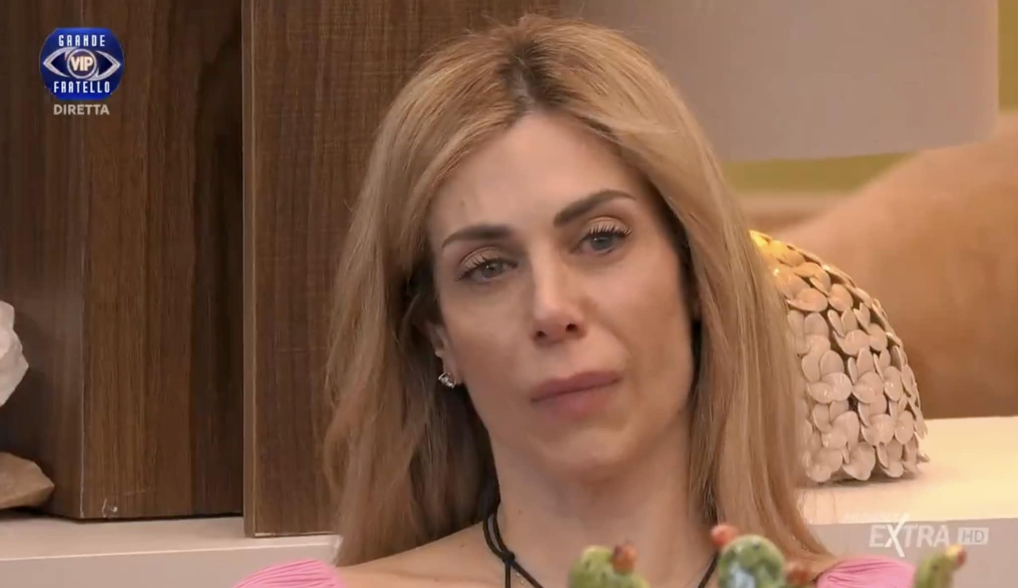 Paola Caruso in lacrime al Gf Vip: "Sono qui per i soldi, devo operare mio figlio in America"