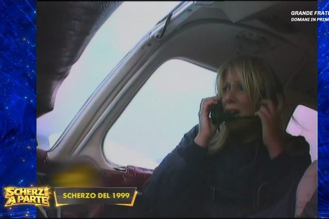 Alessia Marcuzzi terrorizzata in aereo, le urla e il panico a Scherzi a Parte: "È cascato il pilota"