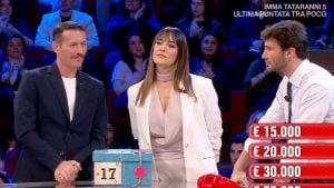 Manuela indignata dalle offerte del Dottore: "Stefano scrivila giusto per farci due risate"