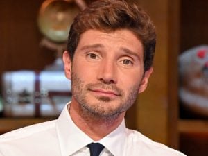 Affari tuoi non va in onda stasera: Stefano De Martino si ferma, cambia la programmazione di Rai1