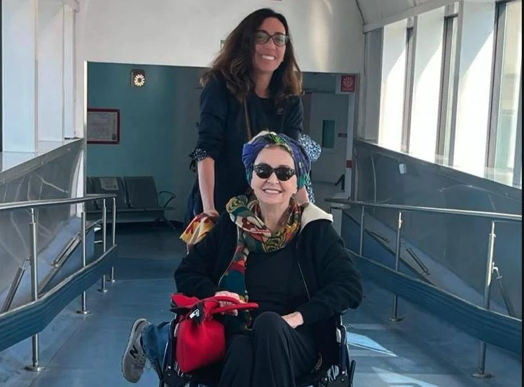 Enrica Bonaccorti con la figlia Verdiana in ospedale