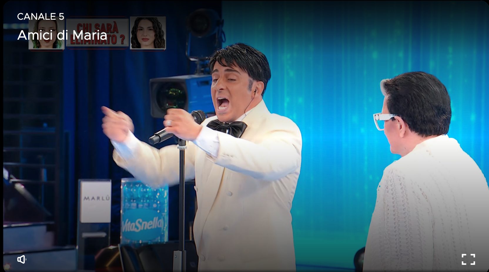 Cicchella imita Sal Da Vinci ad Amici: "È un mese che non torno a casa e sono vestito così"