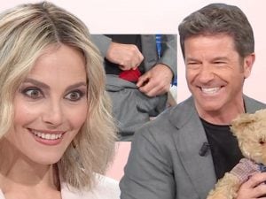 Paolo Conticini spiazza Francesca Fialdini: “Slip rossi quando lavoro e dormo con l’orsacchiotto accanto”